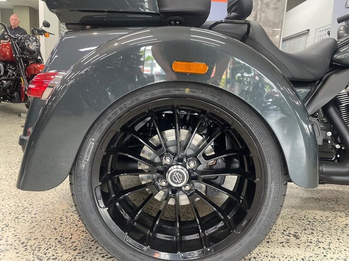 2025 Harley-Davidson Tri Glide Ultra 114 (FLHTCUTG) Trike Black