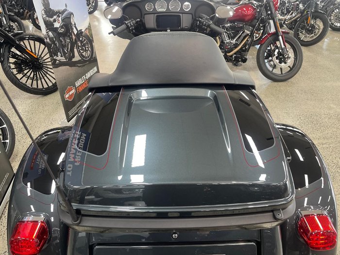 2025 Harley-Davidson Tri Glide Ultra 114 (FLHTCUTG) Trike Black