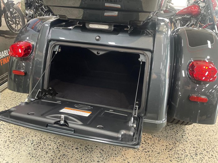 2025 Harley-Davidson Tri Glide Ultra 114 (FLHTCUTG) Trike Black