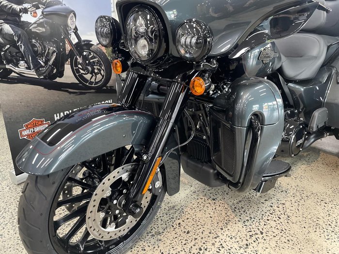 2025 Harley-Davidson Tri Glide Ultra 114 (FLHTCUTG) Trike Black