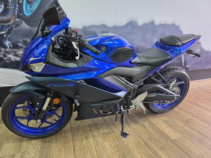 2022 Yamaha YZF-R3 BLUE