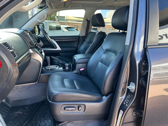 2015 Toyota Landcruiser Sahara VDJ200R MY13 4X4 Dual Range Graphite