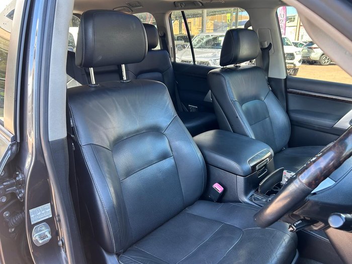 2015 Toyota Landcruiser Sahara VDJ200R MY13 4X4 Dual Range Graphite