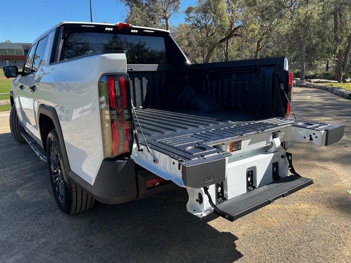 2025 MG U9 Explore Pro EKK1C MY25 4X4 Dual Range Alpine White