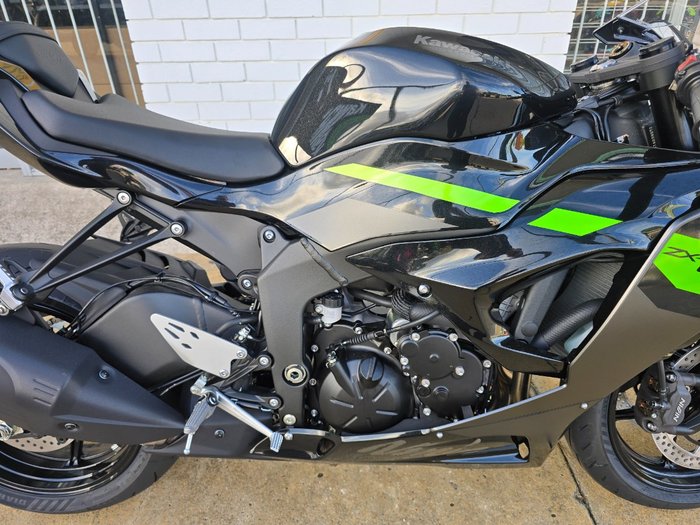 2025 Kawasaki NINJA ZX-6R (636) GRAYSTONE/FURNACE ORANGE