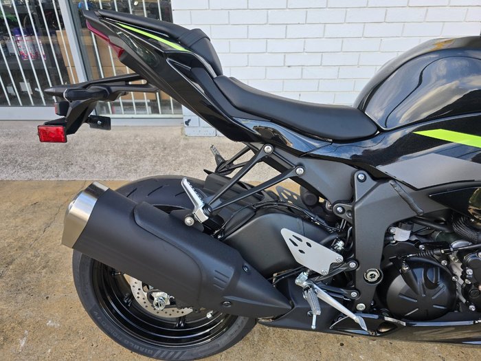 2025 Kawasaki NINJA ZX-6R (636) GRAYSTONE/FURNACE ORANGE