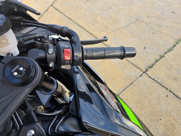 2025 Kawasaki NINJA ZX-6R (636) GRAYSTONE/FURNACE ORANGE
