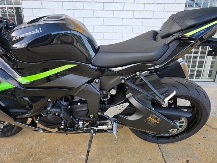 2025 Kawasaki NINJA ZX-6R (636) GRAYSTONE/FURNACE ORANGE