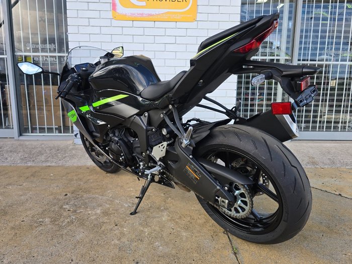 2025 Kawasaki NINJA ZX-6R (636) GRAYSTONE/FURNACE ORANGE