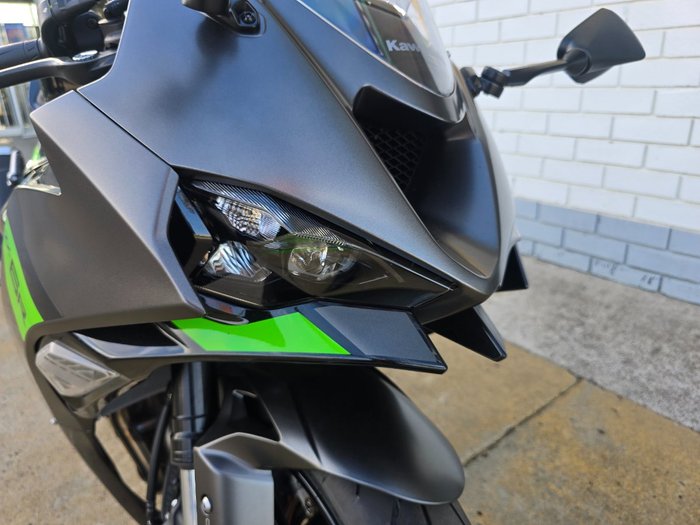 2025 Kawasaki NINJA ZX-6R (636) GRAYSTONE/FURNACE ORANGE