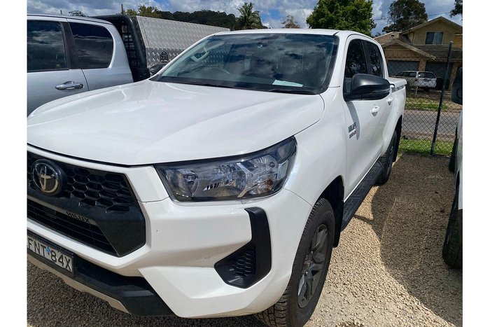 2024 Toyota Hilux SR 48V