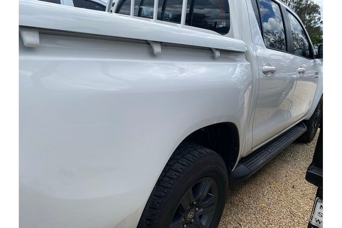 2024 Toyota Hilux SR 48V