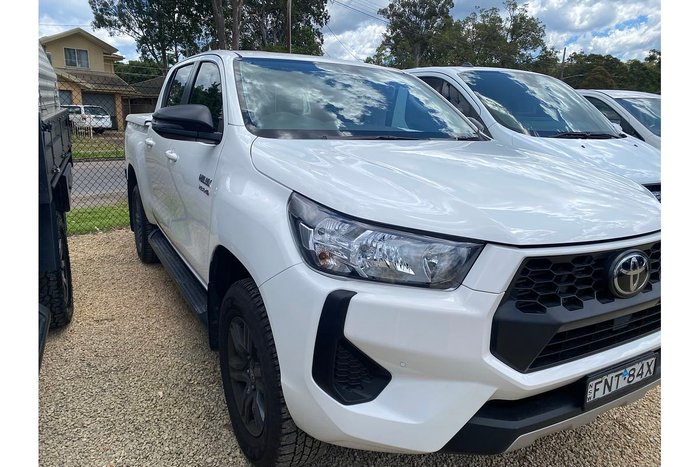 2024 Toyota Hilux SR 48V