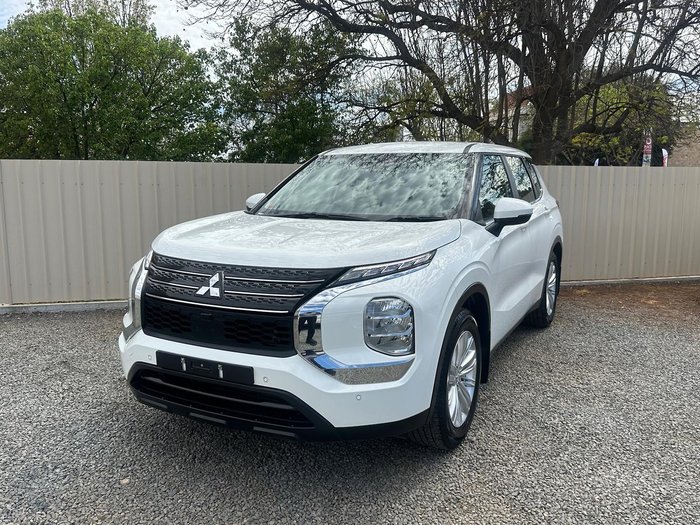 2022 Mitsubishi Outlander ES