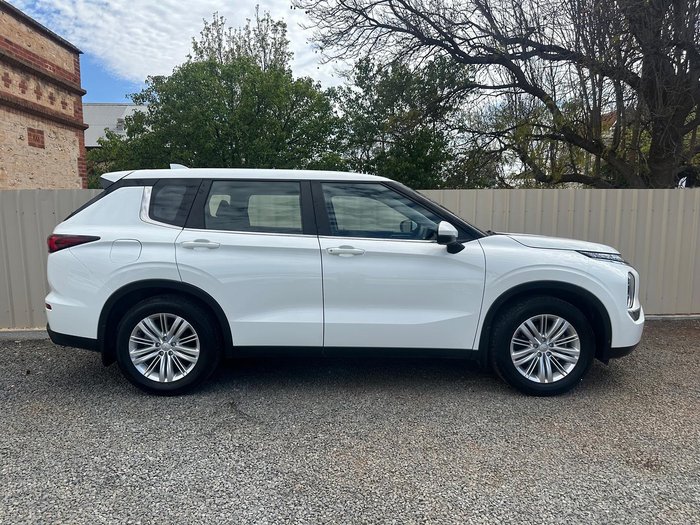 2022 Mitsubishi Outlander ES