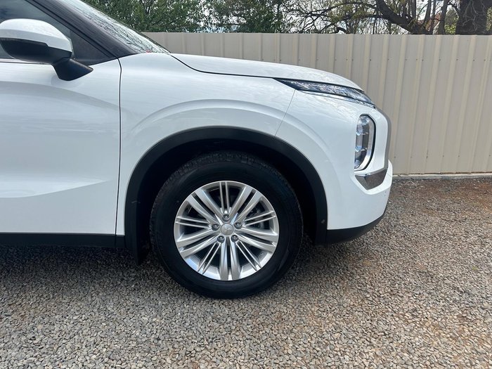 2022 Mitsubishi Outlander ES