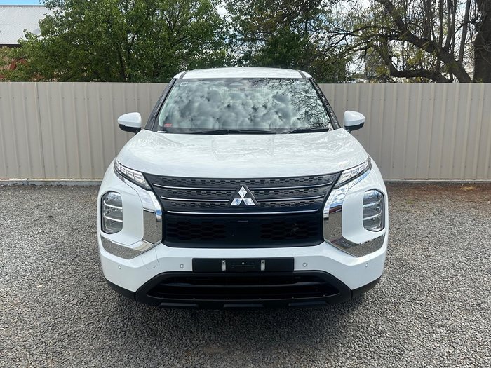 2022 Mitsubishi Outlander ES