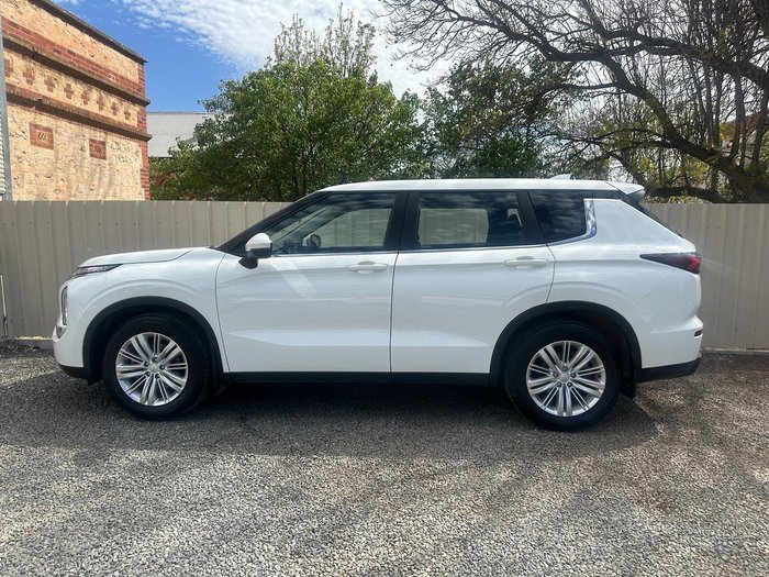 2022 Mitsubishi Outlander ES