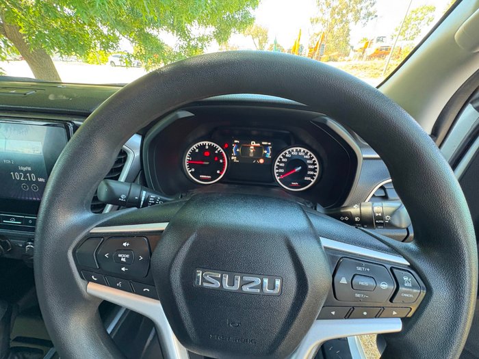 2021 Isuzu D-MAX LS-M