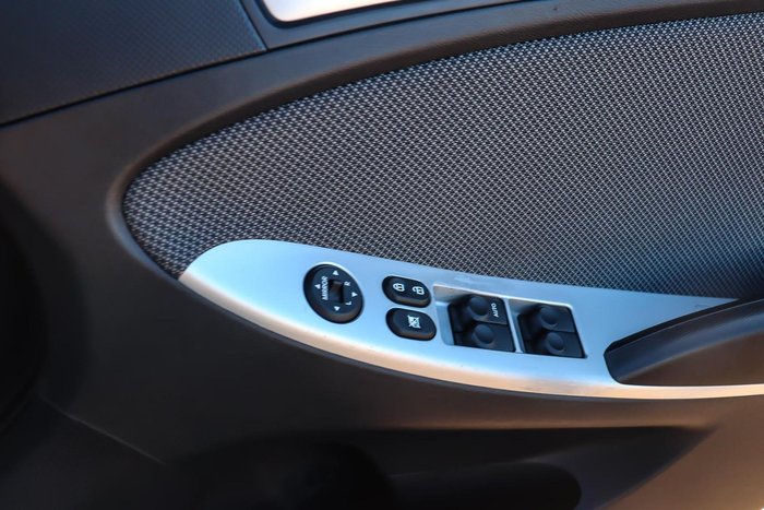 2012 Hyundai Accent Active