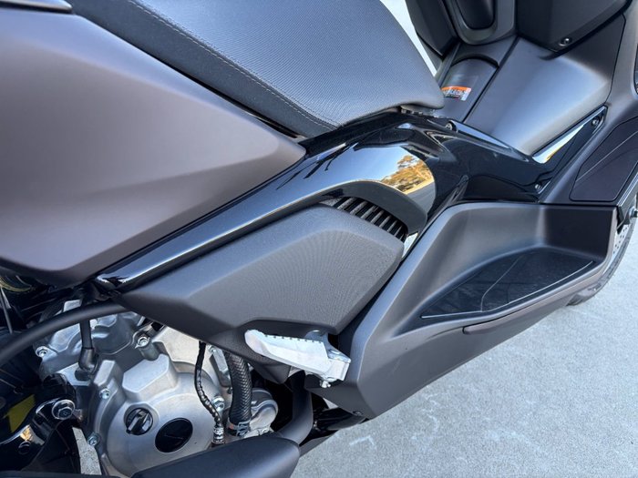2025 Yamaha XMAX 300 (CZD300A)