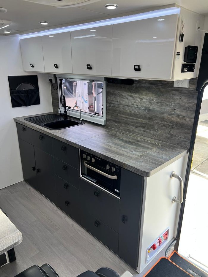 2021 Design RV Crx Semi Off Road Van 4, 19'8''