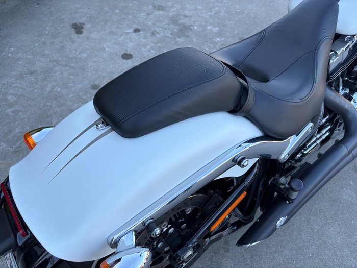 2017 HARLEY-DAVIDSON FXSB SOFTAIL BREAKOUT