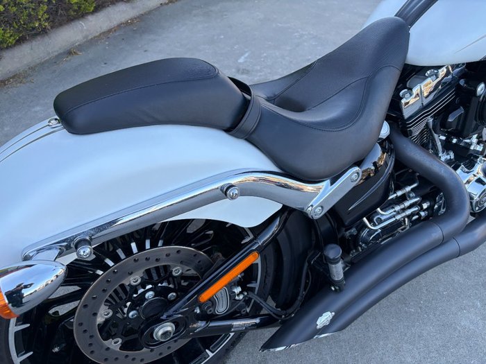 2017 HARLEY-DAVIDSON FXSB SOFTAIL BREAKOUT