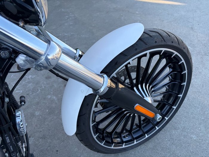 2017 HARLEY-DAVIDSON FXSB SOFTAIL BREAKOUT
