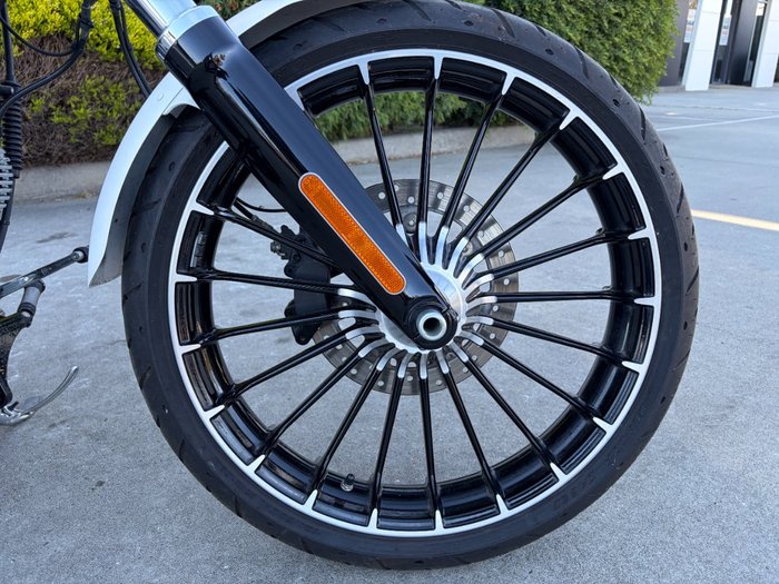 2017 HARLEY-DAVIDSON FXSB SOFTAIL BREAKOUT