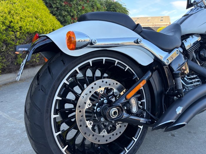 2017 HARLEY-DAVIDSON FXSB SOFTAIL BREAKOUT