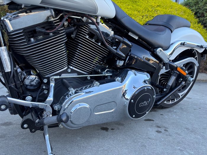 2017 HARLEY-DAVIDSON FXSB SOFTAIL BREAKOUT