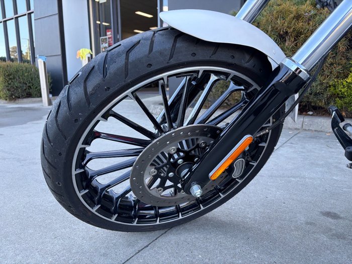 2017 HARLEY-DAVIDSON FXSB SOFTAIL BREAKOUT