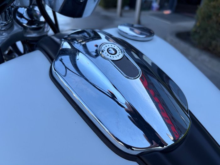 2017 HARLEY-DAVIDSON FXSB SOFTAIL BREAKOUT