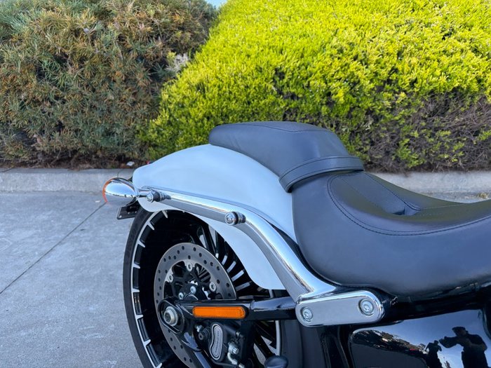 2017 HARLEY-DAVIDSON FXSB SOFTAIL BREAKOUT
