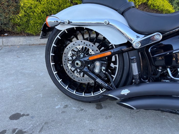2017 HARLEY-DAVIDSON FXSB SOFTAIL BREAKOUT