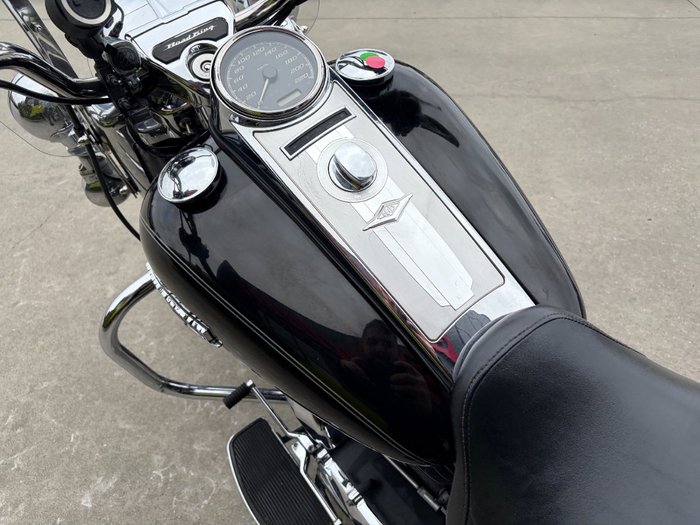 2016 HARLEY-DAVIDSON FLHR ROAD KING