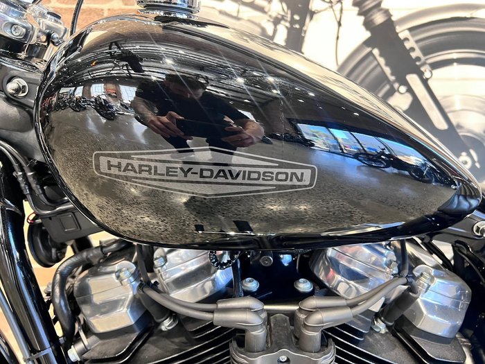 2022 Harley-Davidson Softail Standard 107 (FXST) Softail Black