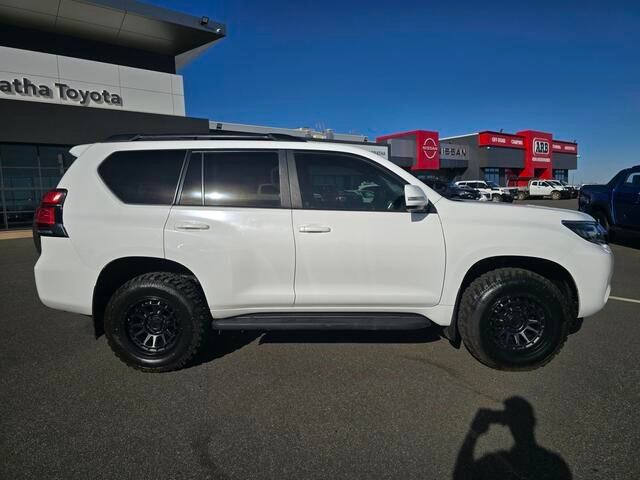 2022 Toyota Prado DSL WGN AT GXL Glacier White