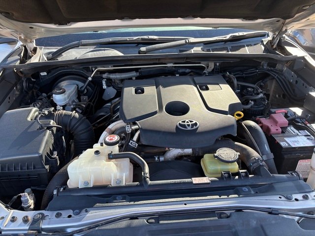 2016 Toyota Hilux HILUX 4X4 2.8L DSL D/C 6AT SR5 1Y46290 002 Silver Sky