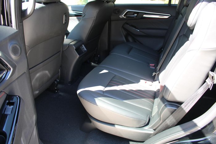 2025 Isuzu MU-X X-TERRAIN