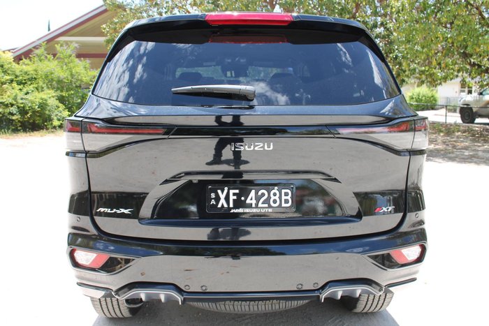 2025 Isuzu MU-X X-TERRAIN