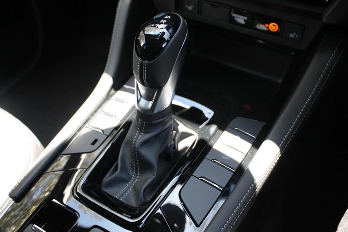 2025 Isuzu MU-X LS-T