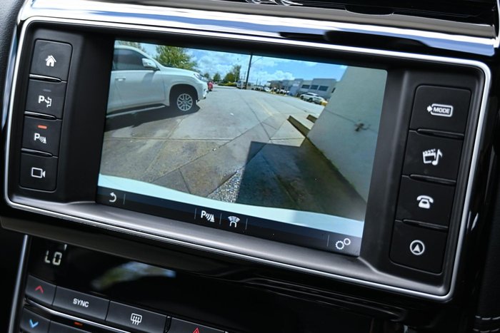 2016 Jaguar XE 25t R-Sport