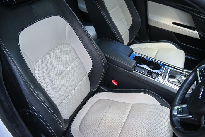 2016 Jaguar XE 25t R-Sport