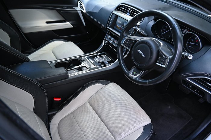 2016 Jaguar XE 25t R-Sport