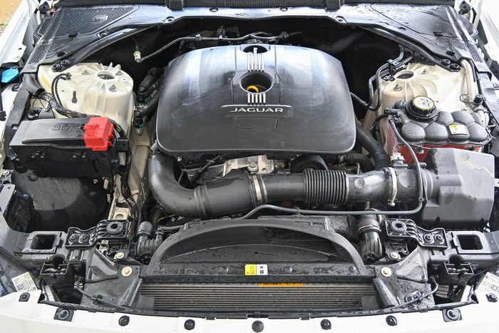 2016 Jaguar XE 25t R-Sport