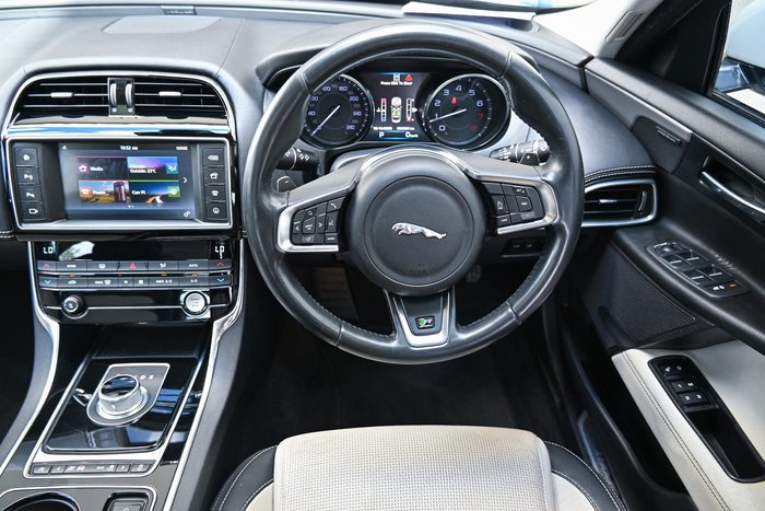 2016 Jaguar XE 25t R-Sport