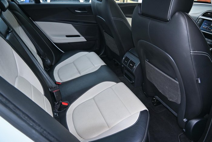 2016 Jaguar XE 25t R-Sport