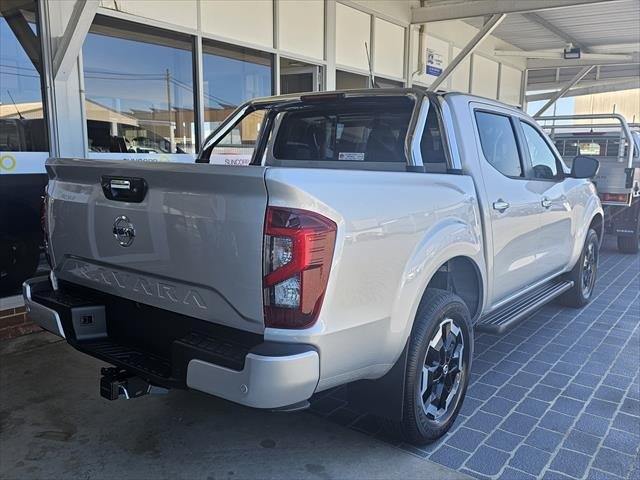 2025 NISSAN D23 ST-X NAVARA 4X4 2.3 DSL AUTO DC ST-X LS BRILLIANT SILVER